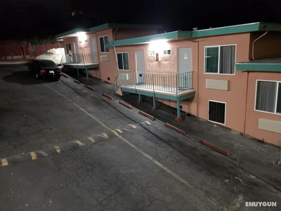 Travis Lodge Motel 16 - Dış Mekan