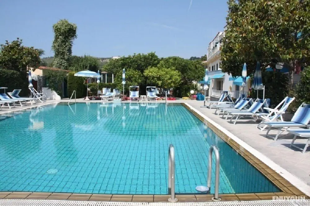 Hotel Villa Tre Sorelle - Havuz