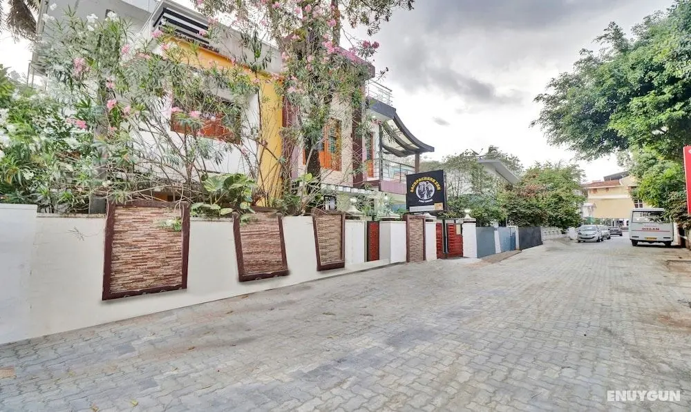 Treebo Trend Backpackers Inn - Dış Mekan