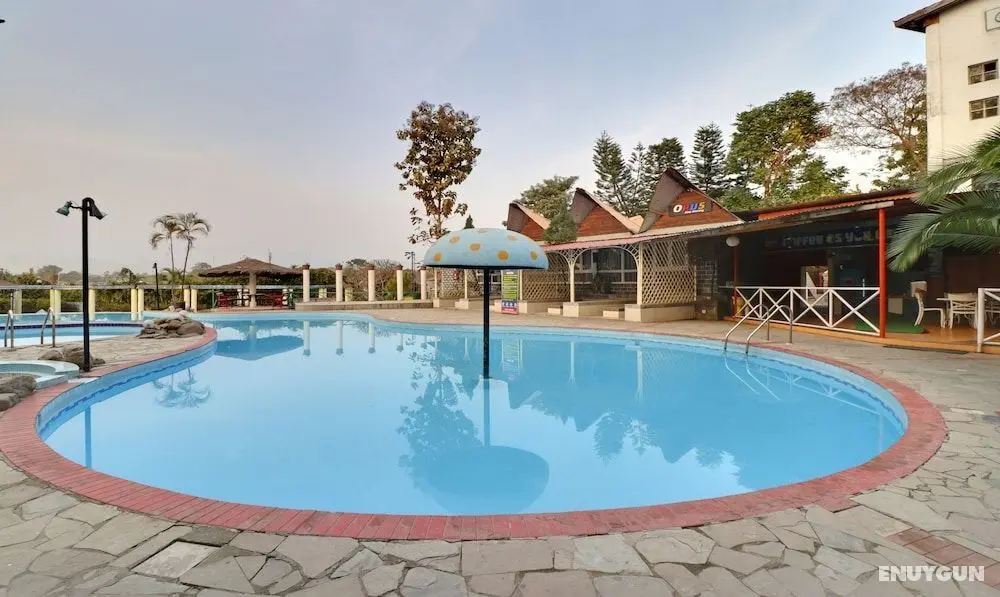 Treebo Tryst Blue Mountain Country Club And Resort - Havuz