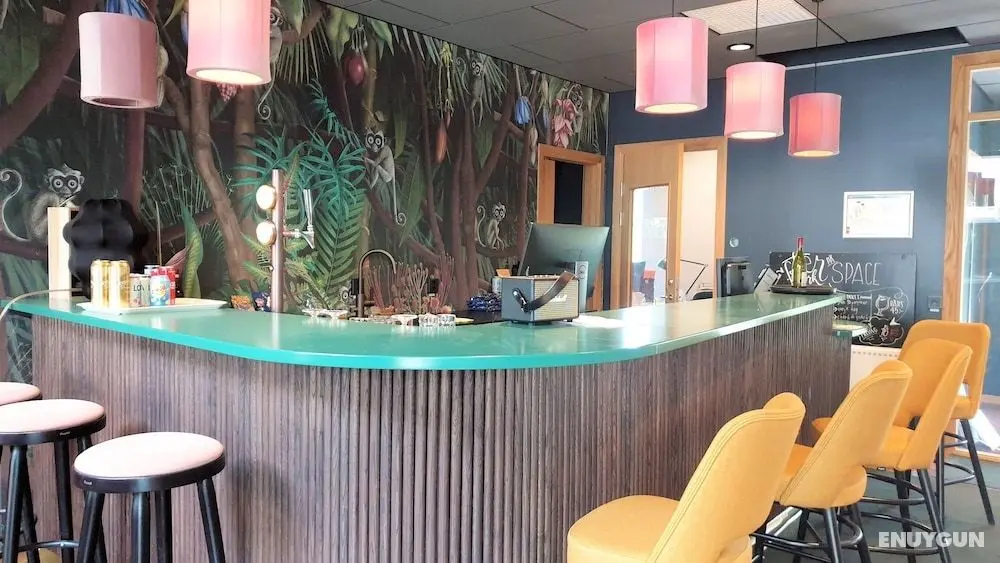 Treetop Spa Hangout & Hotel - Lobi