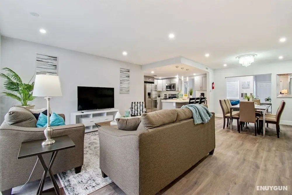Trendy 4BR House with All New Furnishings & Hot Tub - Öne Çıkan Resim