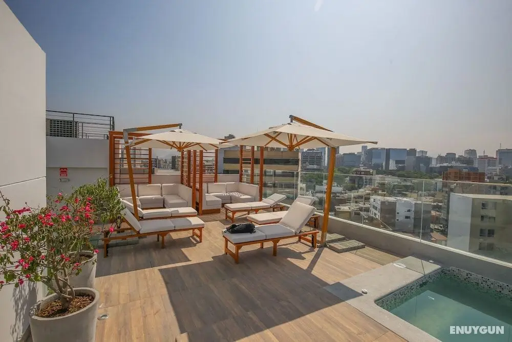 Trendy Host Black - San Isidro - Dış Mekanlar