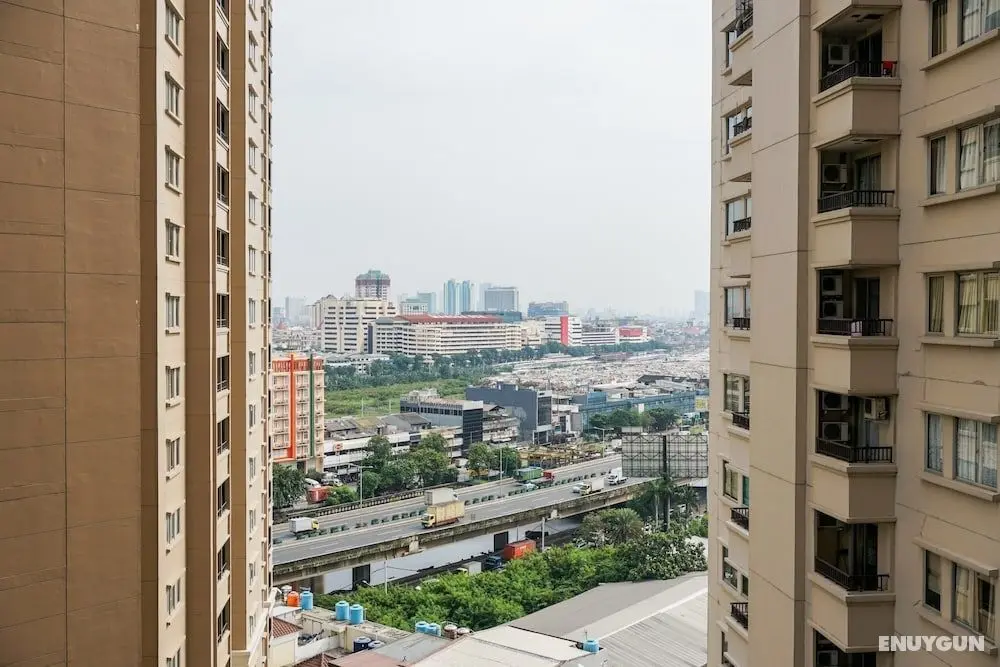 Trendy Studio at Menteng Park Apartment - Oda Manzaraları