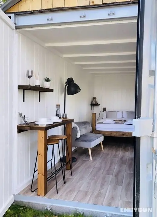 Trethowels Grey Hidden hut - Öne Çıkan Resim
