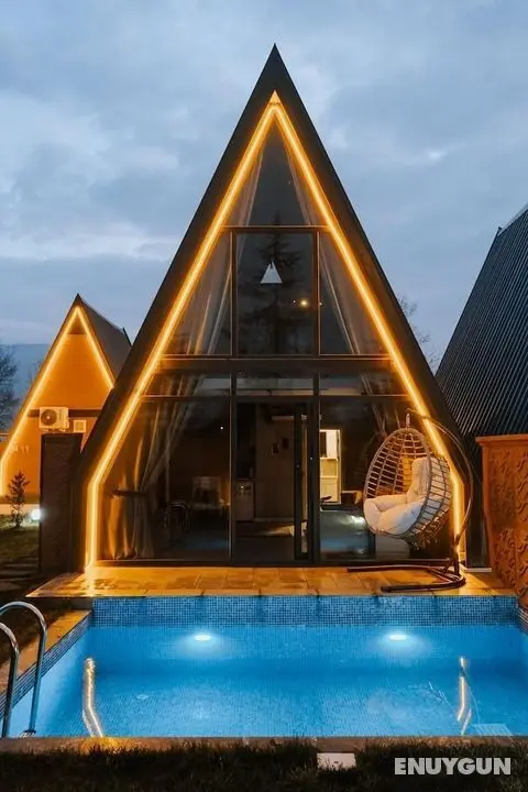 Triangle Life Suit - Öne Çıkan Resim