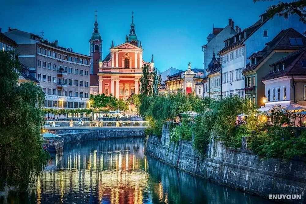 Tromostovje I In Heart of Ljubljana - Oda