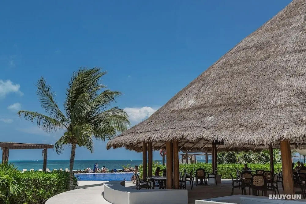 TROPICAL Beachfront 1 BDR - Havuz