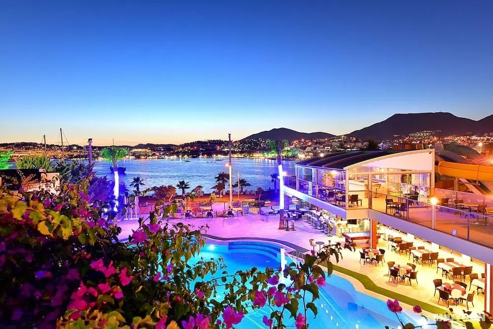 Tropicana Beach Hotel - Öne Çıkan Resim