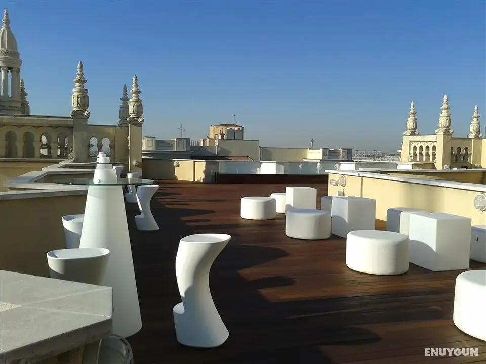 TRYP Madrid Cibeles Hotel - Genel