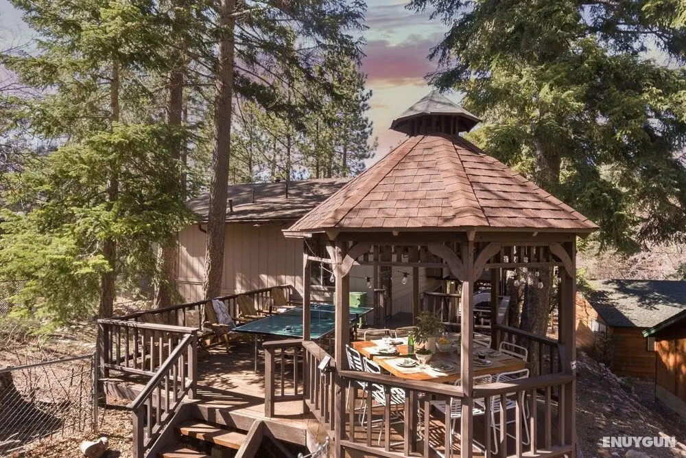 Turtlebear by Avantstay Stunning Character Cabin w/ Entertainers Patio & Table Tennis! - İç Mekan