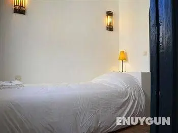 Tweets Hotel - Genel