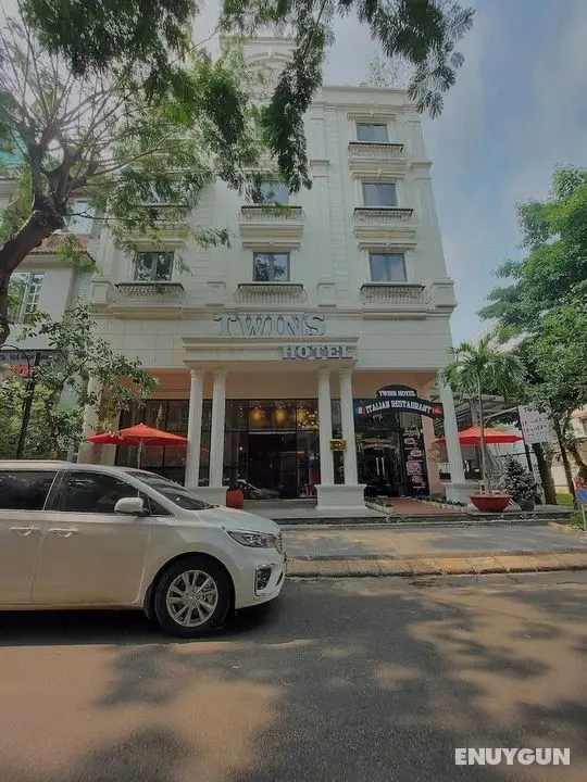Twins Hotel - Öne Çıkan Resim