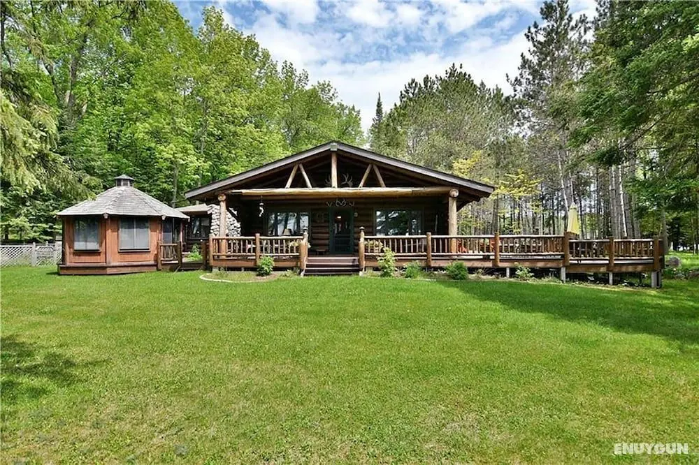 Two Bear Lodge on Lost Land Lake - Öne Çıkan Resim