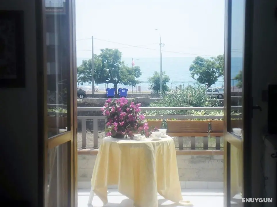 Two Rooms 30 Meters From the sea Near Etna and Taormina and Catania - Konum Öne Çıkanlar