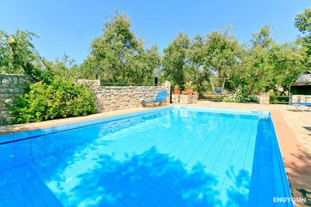 Villa Tzina Large Private Pool Walk to Beach A C Wifi Car Not Required - 1604 - Oda