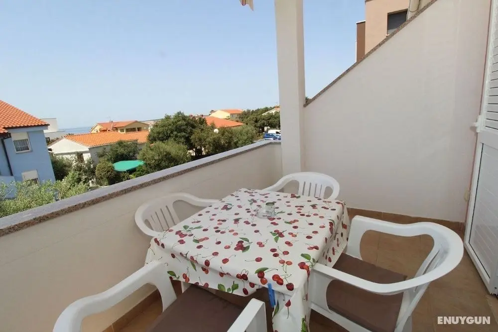 Uga2 - 70m From the Beach - A3-kat - Öne Çıkan Resim