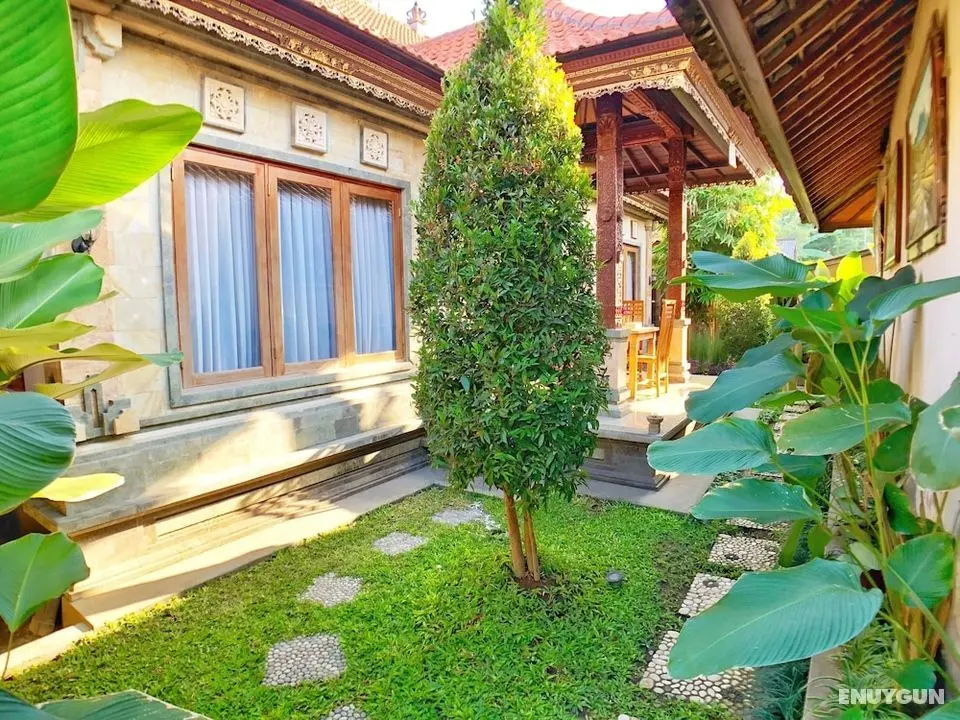 Uma Dewi Guest House - Dış Mekan