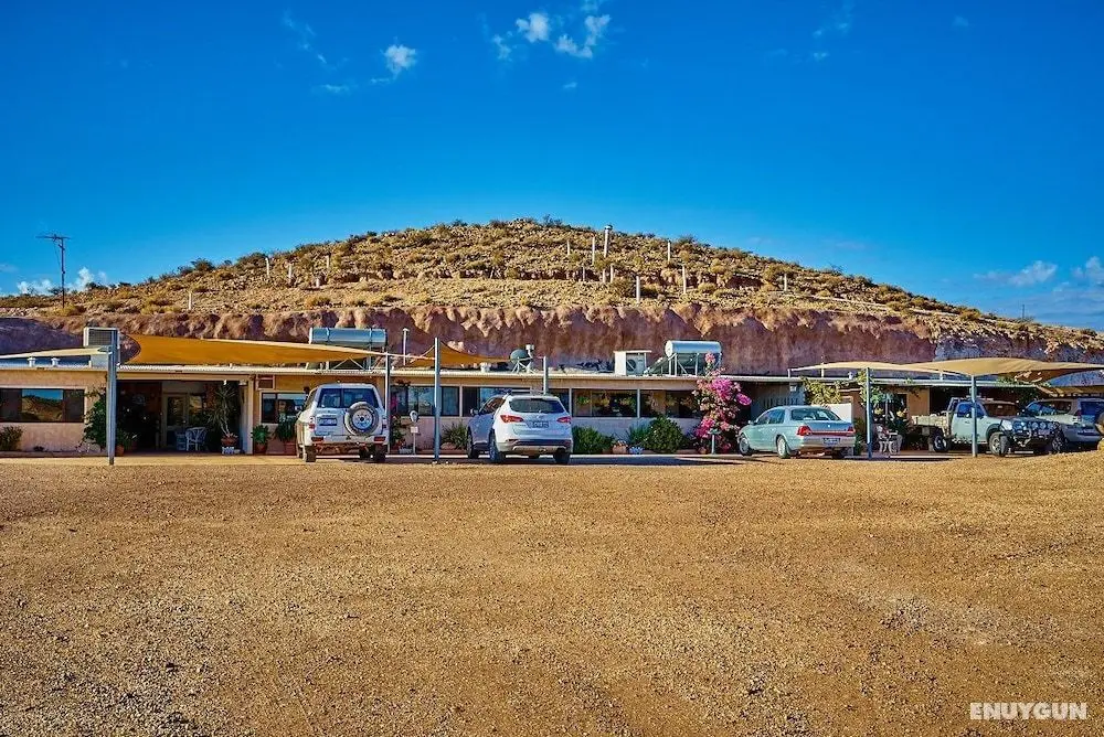 Underground Bed and Breakfast - Otopark