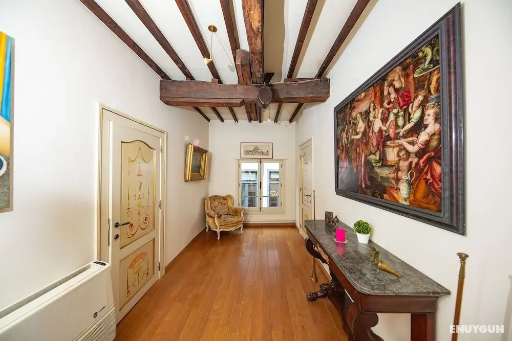 Unique Apartment In Historic Mansion - Öne Çıkan Resim