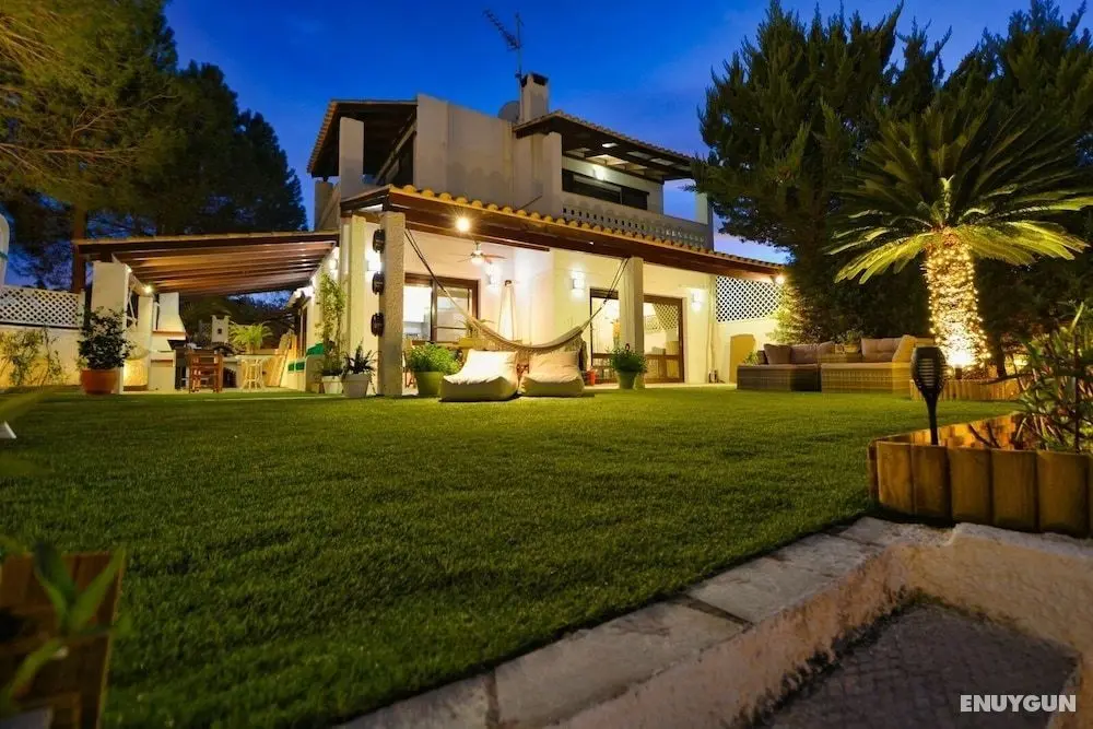 Unique Canal Villa With Boat Dock in Porto Hydra - Öne Çıkan Resim