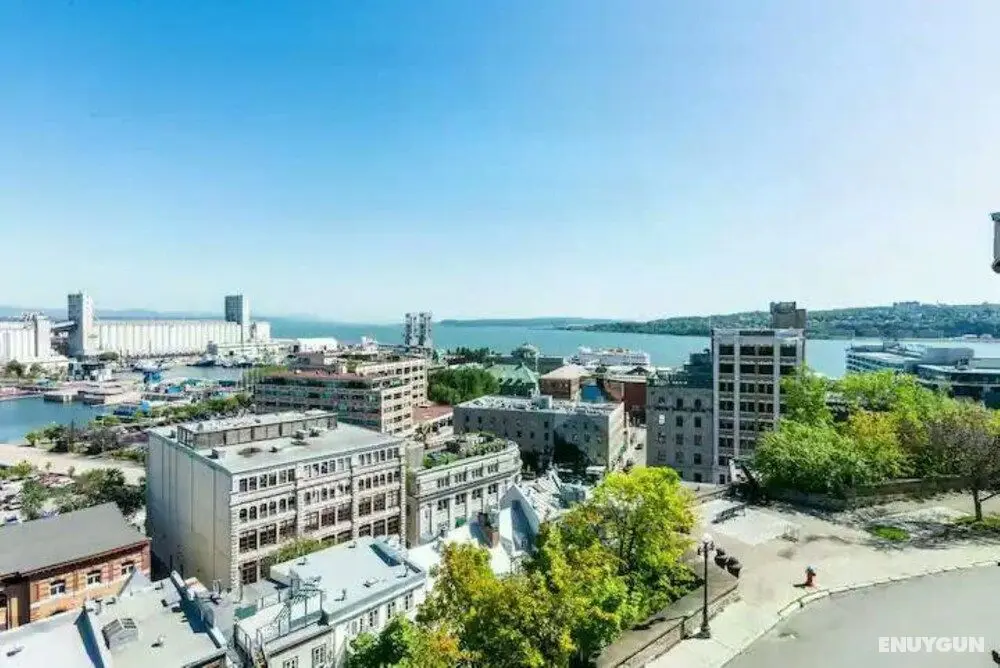 Unique & Sunny Top Floor Old Quebec Gem - Konum Öne Çıkanlar