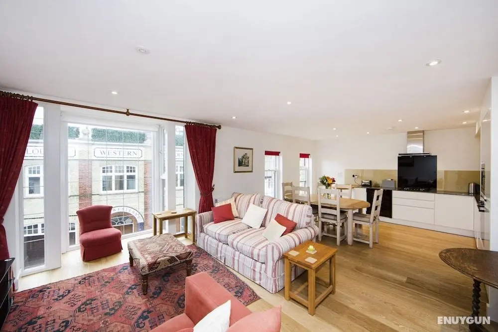 Up-market one Bedroom Apartment Just Minutes From the River Thames. Broughton rd - Öne Çıkan Resim