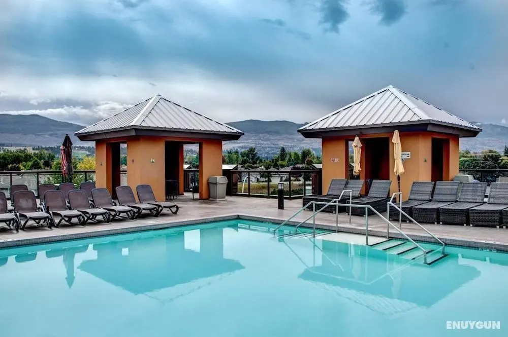 Upper Floor w/ Courtyard View #550 - Havuz