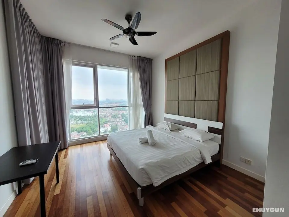 Uptown Residences by Sleepy Bear - Öne Çıkan Resim