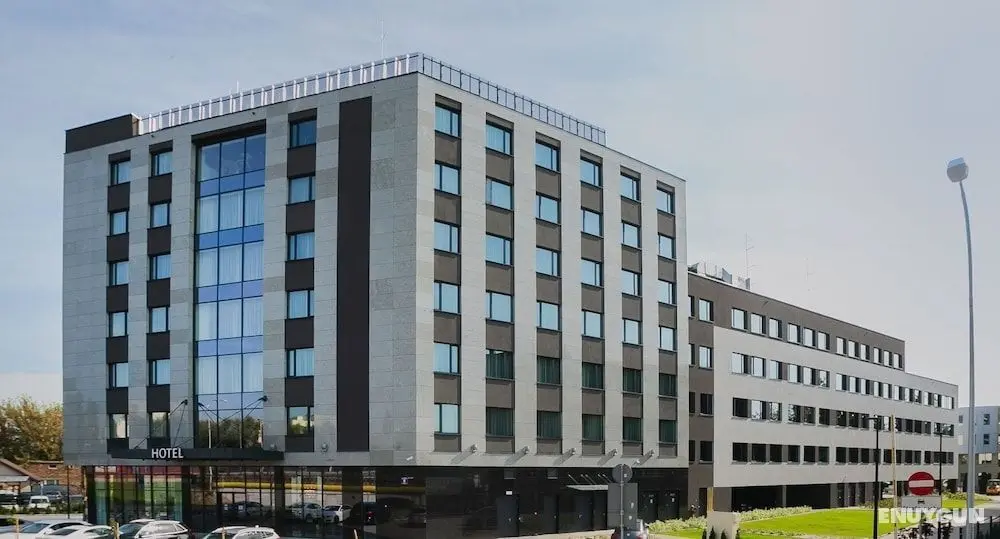 V Hotel Warsaw - Dış Mekan