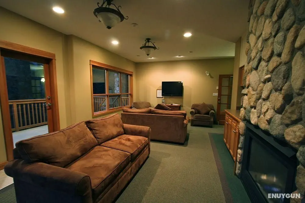 Vacation Internationale Pinnacle Lodge - Genel