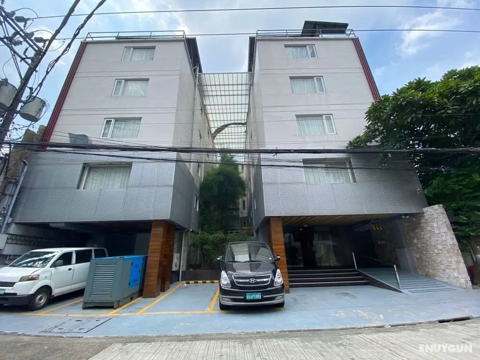 Vaccinated Staff - Capital O 820 Guijo Suites Makati - Dış Mekan