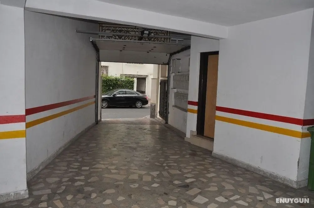 Val Fleuri Apartment - Otopark