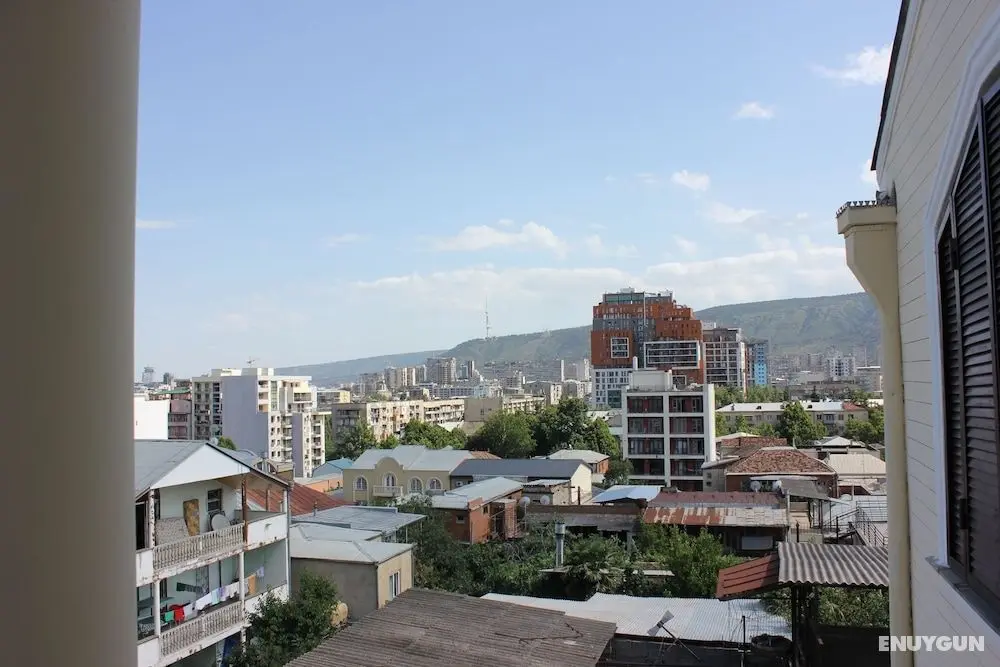 Vedzisi Garden Hotel - Konum Öne Çıkanlar