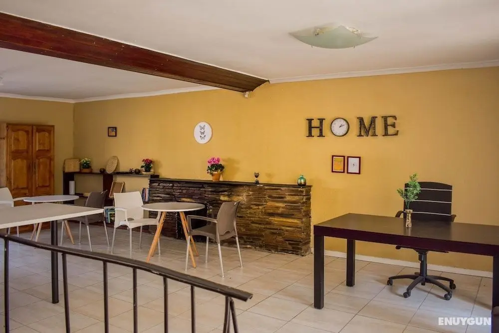 Velindo Guest Rooms - Lobi