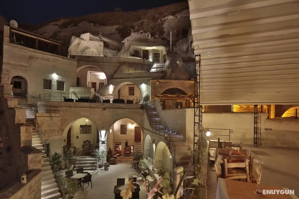 Vezir Cave Suites - Gece Görünümü