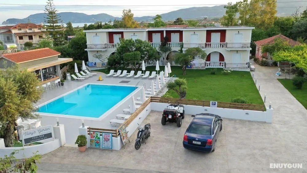 Vicky's Garden - Öne Çıkan Resim