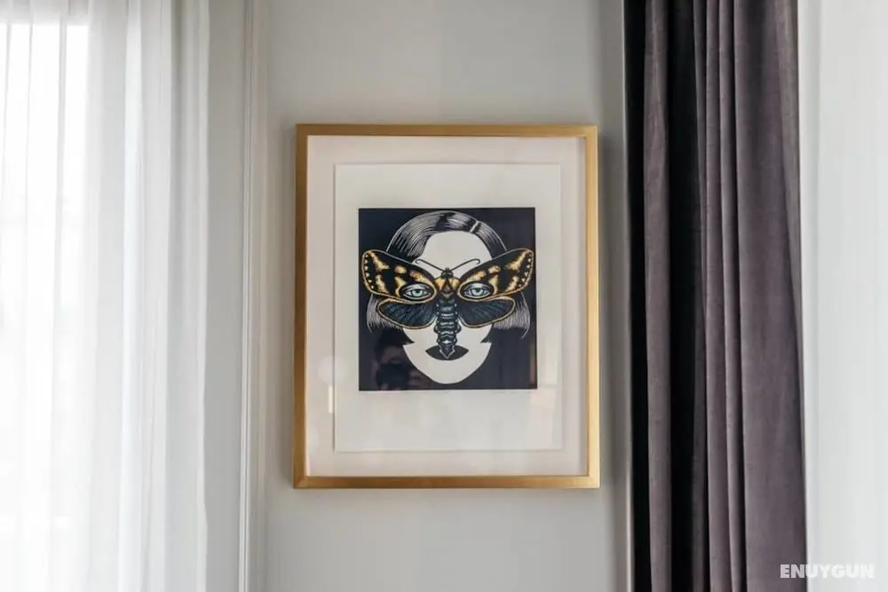 View Local Artwork in Chic Home in the Jewish Area - Oda