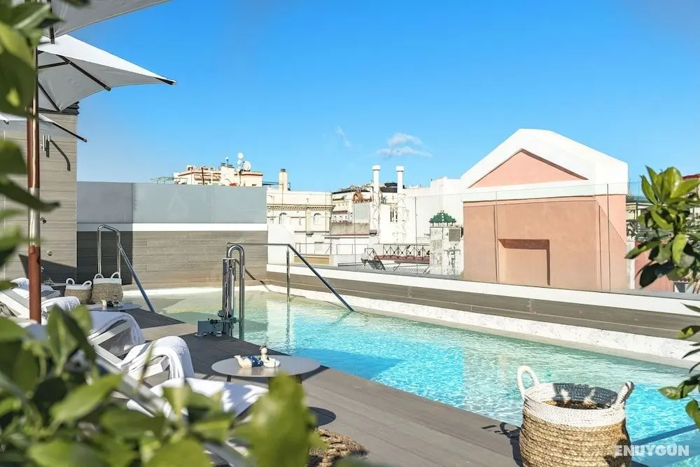 Vincci Molviedro Suites Apartments - Havuz