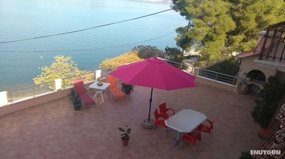 Vini - Direct by the sea and Free Parking - A1 - Öne Çıkan Resim