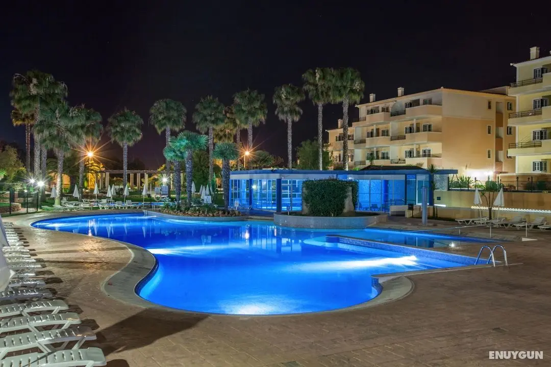 Vitor's Plaza - Havuz