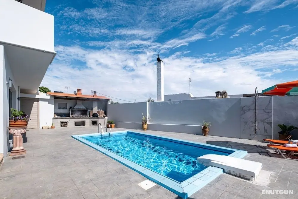 Vivian's Cosy Apartment with Pool & Privacy - Öne Çıkan Resim