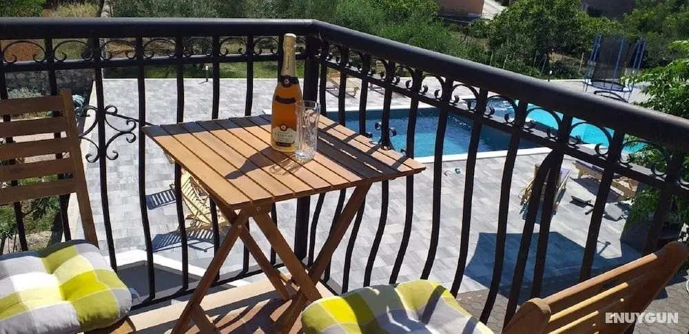 Vojni - With Pool - A2 Jednosobni - Öne Çıkan Resim