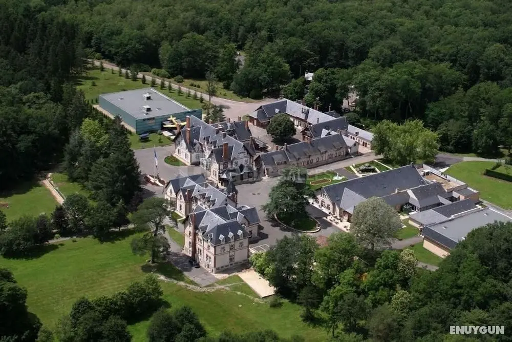 VVF Domaine de la grande Garenne à Neuvy sur Barangeon - Öne Çıkan Resim