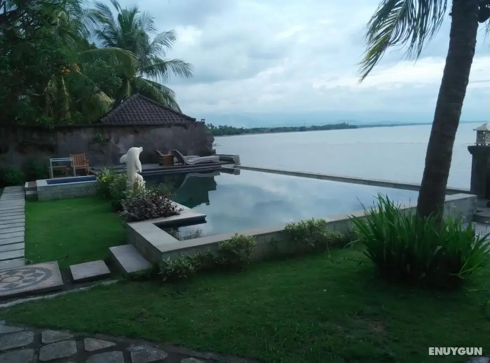 Hotel Wahyu Dana - Havuz