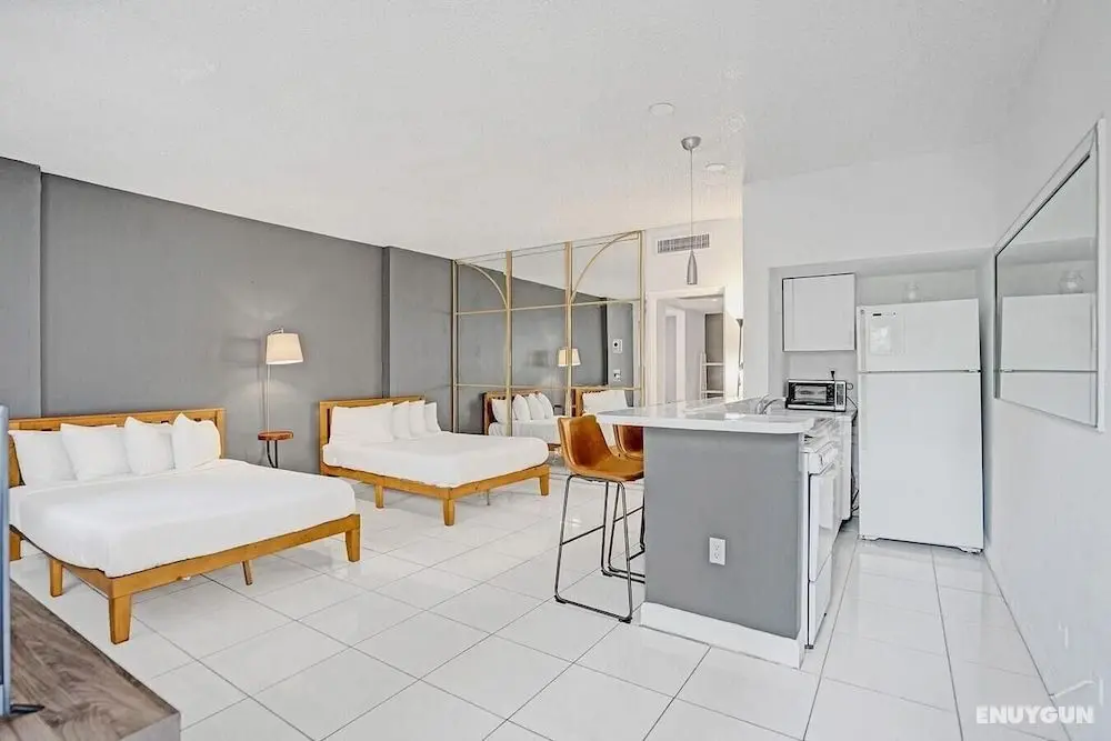 Walk to the Beach! 1br/1bath, Hallandale Beach, Free Parking, Swimming Pool - Öne Çıkan Resim