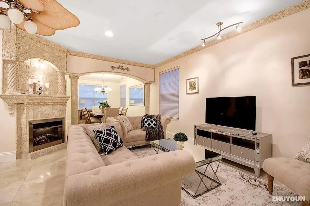 Walk to Beach Spacious Estate with Hot Tub & Game Room - Öne Çıkan Resim