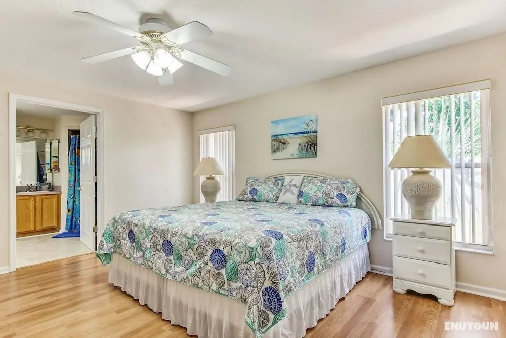 Walk to Beach, Spacious House, Huge Outside Patio - Oda