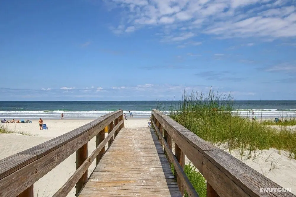 Walk to Beach, Spacious House, Huge Outside Patio - Plaj