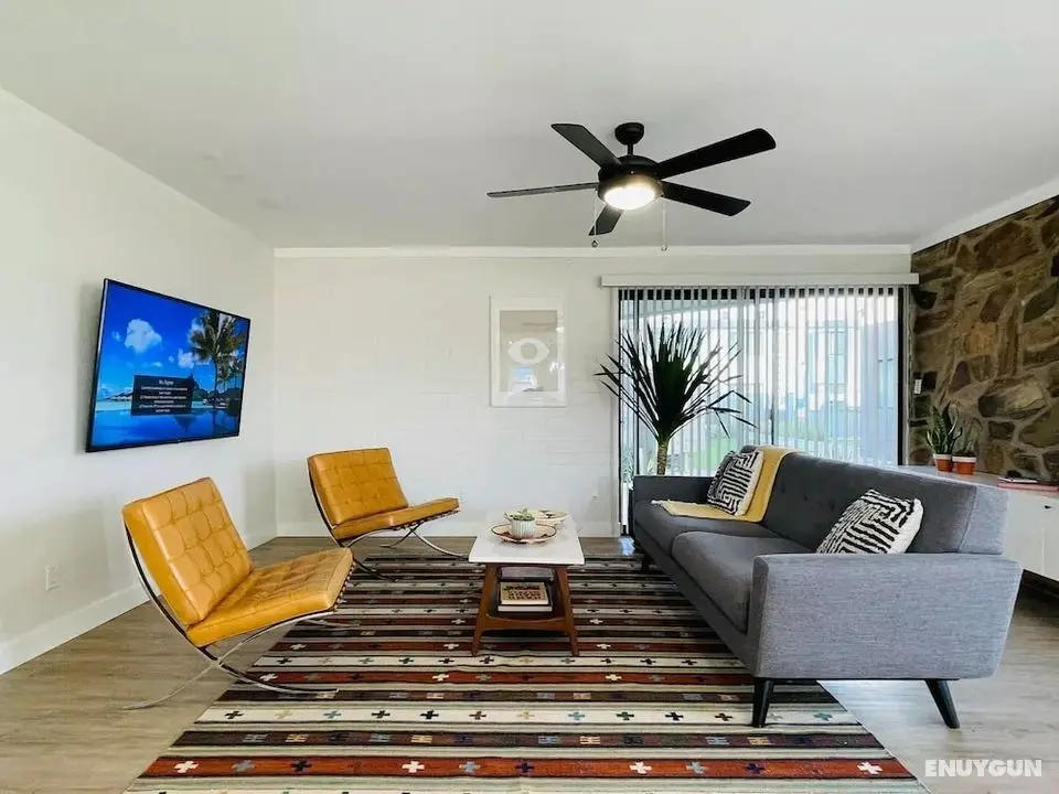 Walkable OTS Mid Century Condo-Pool - Öne Çıkan Resim